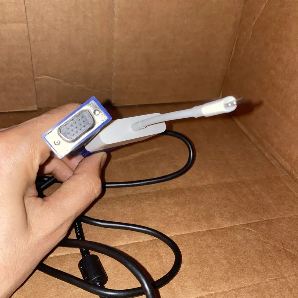 OEM Apple A1439 Lightning to VGA Adapter MD825ZM/A W VGA Cable Combo